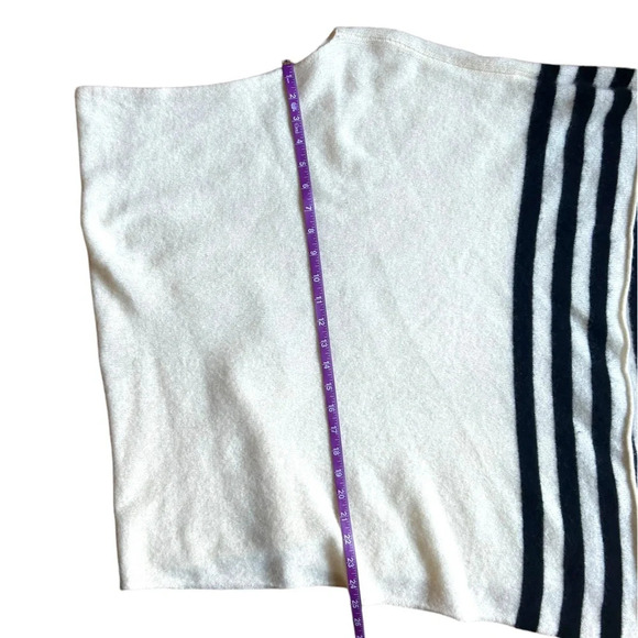 100% Cashmere Topper White with Black Stripes One Size - Picture 7 of 10